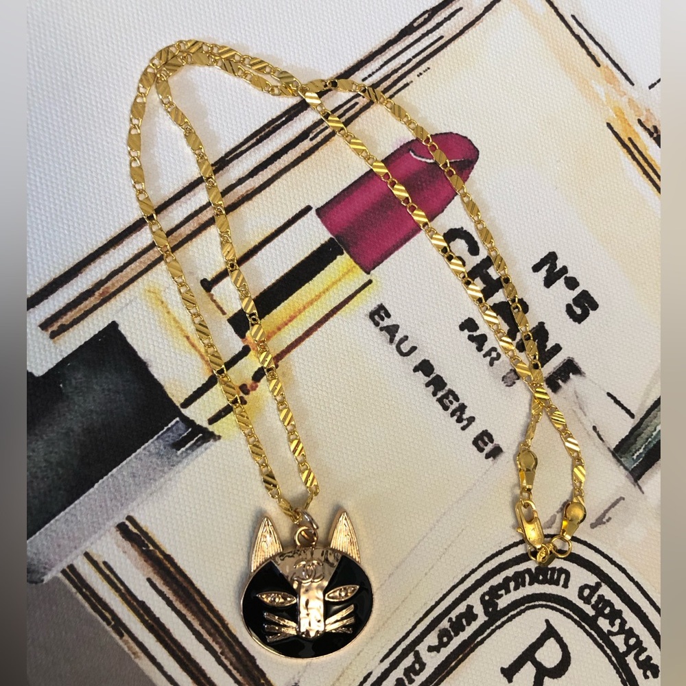 CHANEL “Rare” CAT Pendant/Charm on 18K Gold Plated Mariner Style Chain